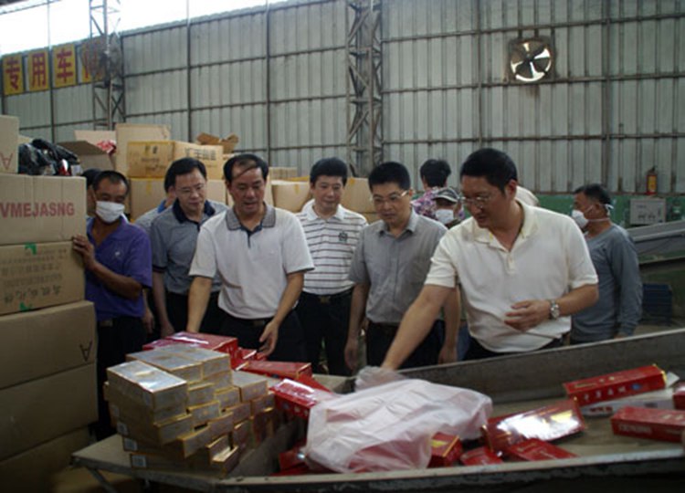 广东潮州市局联合公安部门开展卷烟集中销毁活动（图）